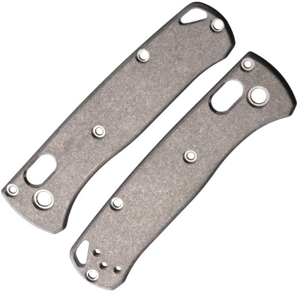 AE1902.jpg August Engineering Mini Bugout 535 Scales Titanium Stonewash