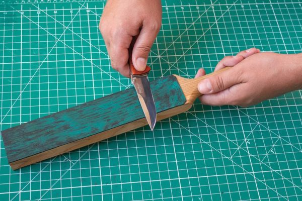 Beavercraft Leather Paddle Strop - w/Compound