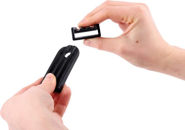 CGN1014_add_03.jpg Coghlan's Tarp Clips Black - 240 lb Resistance