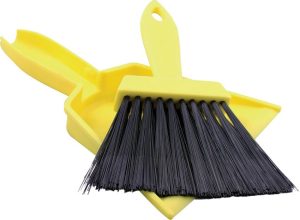 CGN8407.jpg Coghlan's Whisk and Dust Pan - Snapping Connection