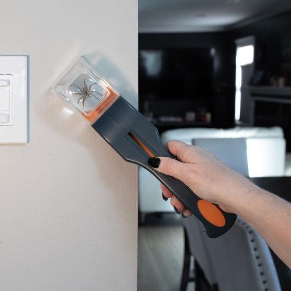 COHU30_add_03.jpg Carson Optics Humane Bug Catcher - 5x Magnification Tool