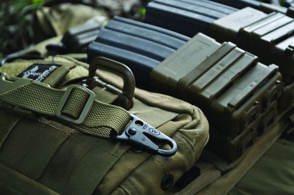 ITW23B_add_01.jpg ITW CLASH Black Snap Hook - 1 inch Webbing