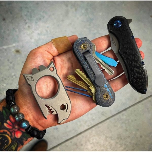 KBR276_add_04.jpg KeyBar Camo Carbon Fiber Blue Key Organizer