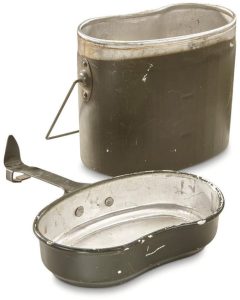 M4671.jpg Romanian 2pc Mess Kit Used - Aluminum Green