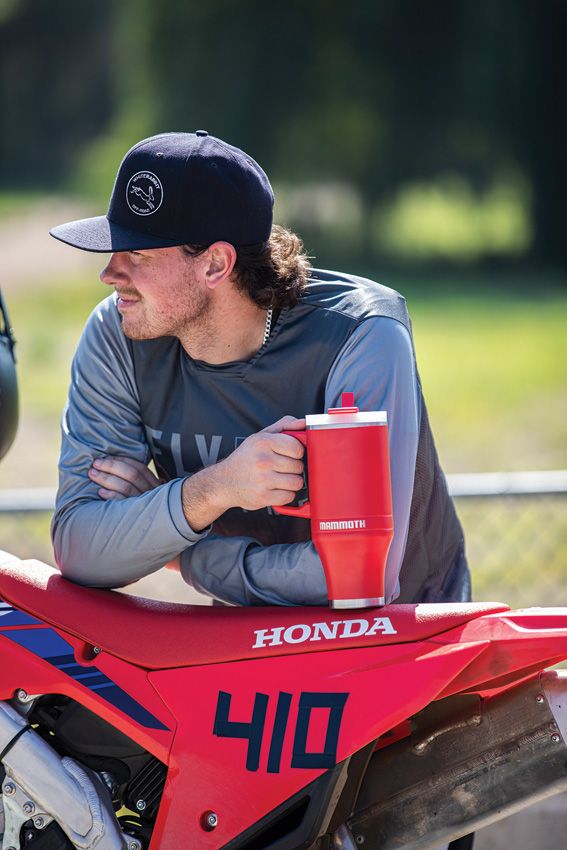 MAMM23208_add_05.jpg Mammoth Ascent Tumbler 40oz Red with Handle