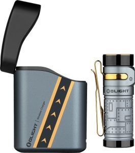 Olight Baton 4 Premium Kit Fighter Pilot - Wireless Charger