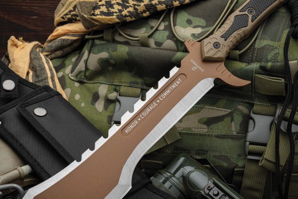 United Cutlery USMC Desert Ops Spartan Fixed Blade Sword